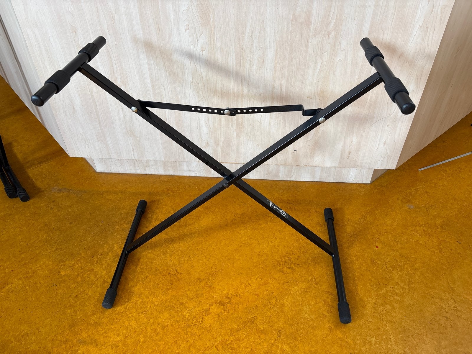 K&M Keyboardstandaard - Zwart, in hoogte verstelbaar, Muziek en Instrumenten, Ophalen, Zo goed als nieuw, Instrumentstandaard