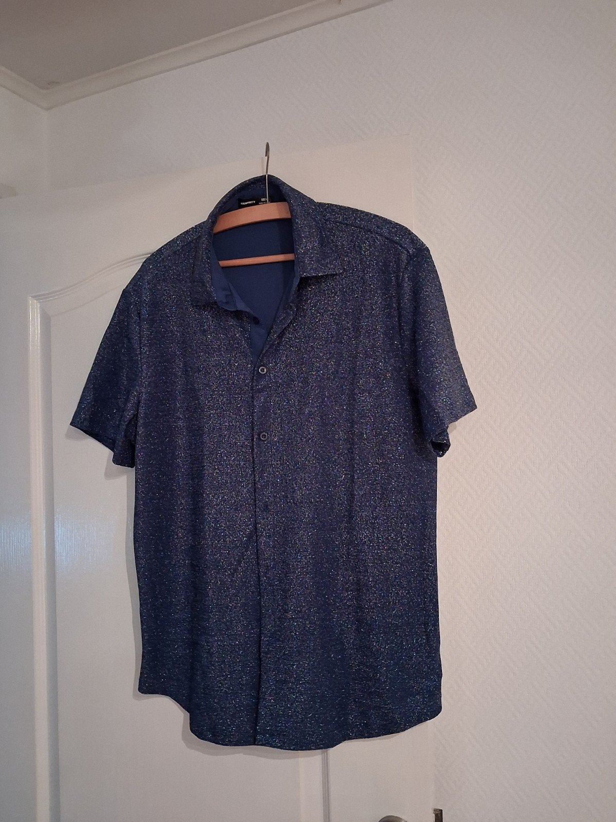 BLAUW GLITTER CARNAVALS HEMD MAAT M, Kleding | Heren, Carnaval, Maat 48/50 (M), Nieuw, Ophalen of Verzenden
