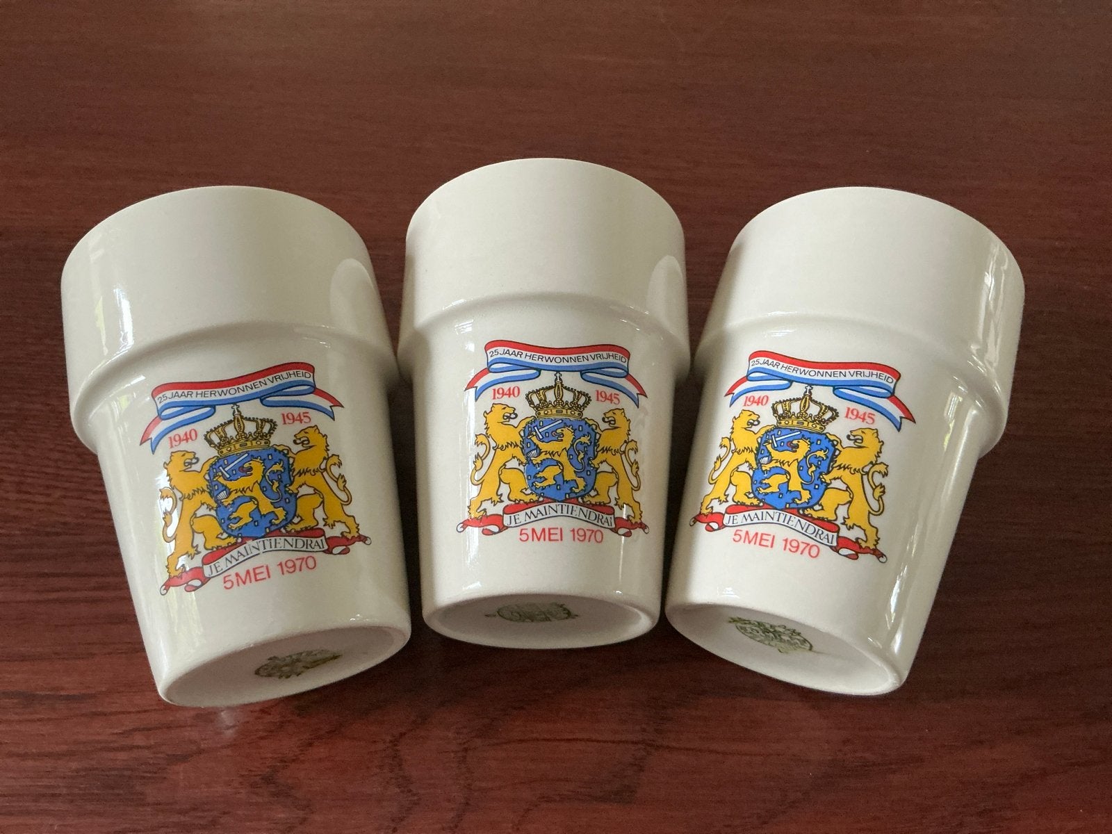 Set van 3 Herdenkingsbekers 25 Jaar Bevrijding 1940-1945, Ophalen of Verzenden