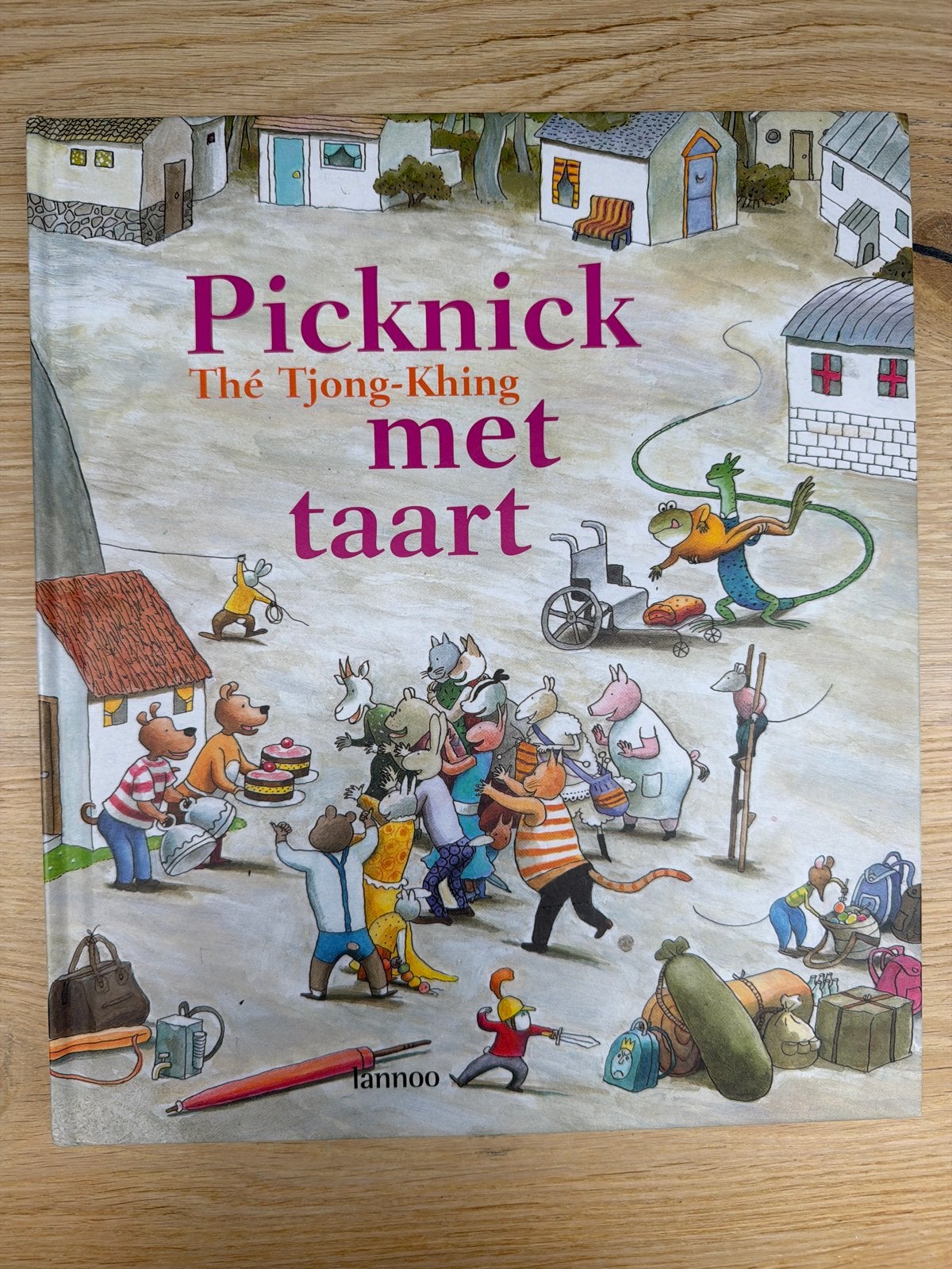 Picknick met taart - Thé Tjong-Khing (prentenboek), Ophalen of Verzenden, Zo goed als nieuw, 2 tot 3 jaar