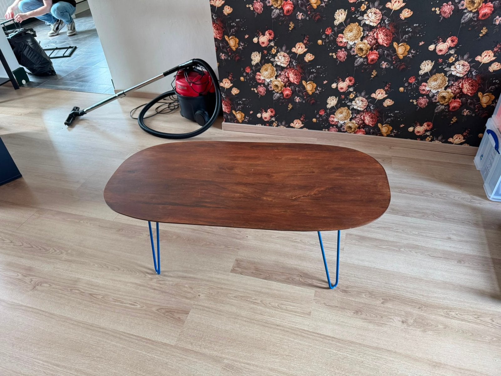 Salontafel mangohout ovaal, met blauwe poten, Huis en Inrichting, Tafels | Salontafels, Ophalen, Gebruikt, 100 tot 150 cm, 50 tot 100 cm