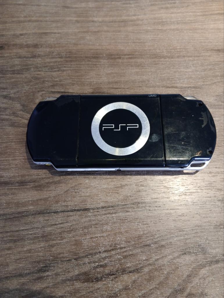 PSP 2004 Zwart met software 6.60 pro C en UMD-ondersteuning, Ophalen of Verzenden, Gebruikt, Met games, PSP Slim