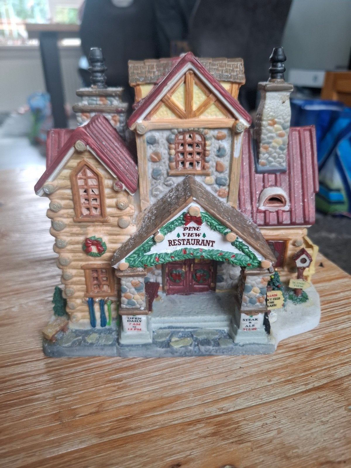 pine view restaurant.  van lemax, Ophalen of Verzenden