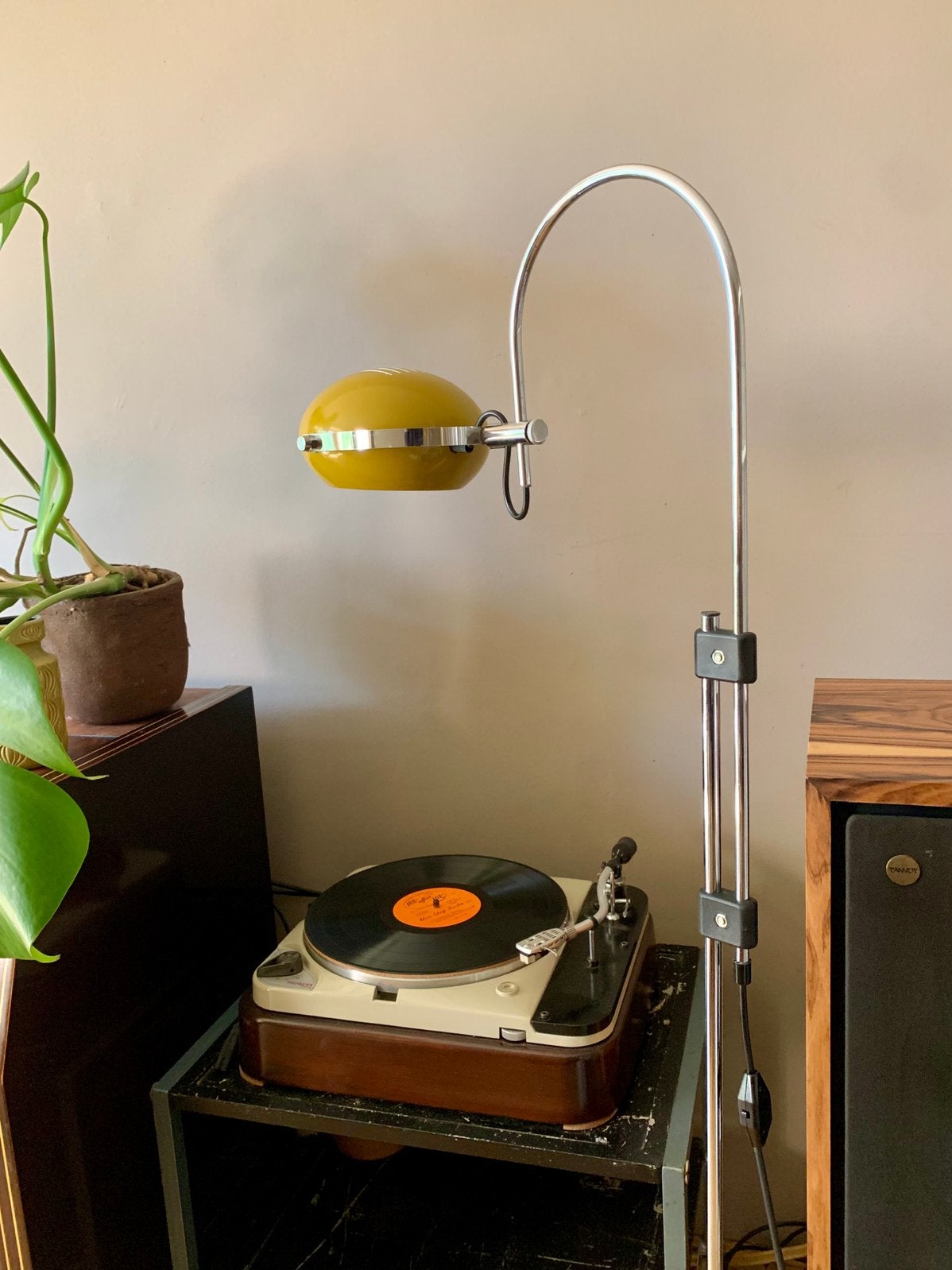 Vintage Herda booglamp geel groen, Huis en Inrichting, 100 tot 150 cm, Zo goed als nieuw, Metaal, E27 (groot)