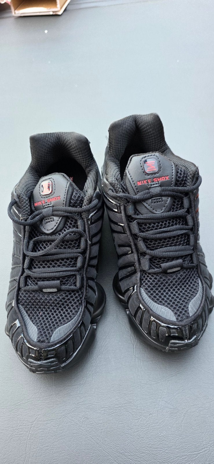 Nike Shox R4 Zwart/Rood - Zo goed als nieuw, Verzenden, Zwart, Nike, Nieuw