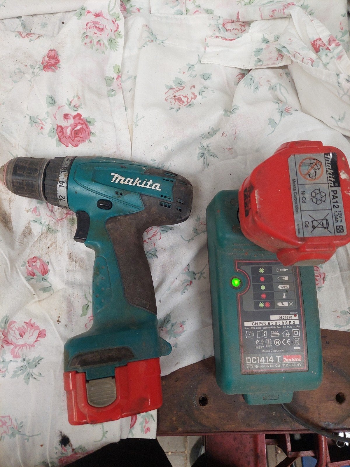 Makita Boormachine 6271D met lader en 2 accu's, Ophalen of Verzenden, Gebruikt, Boormachine