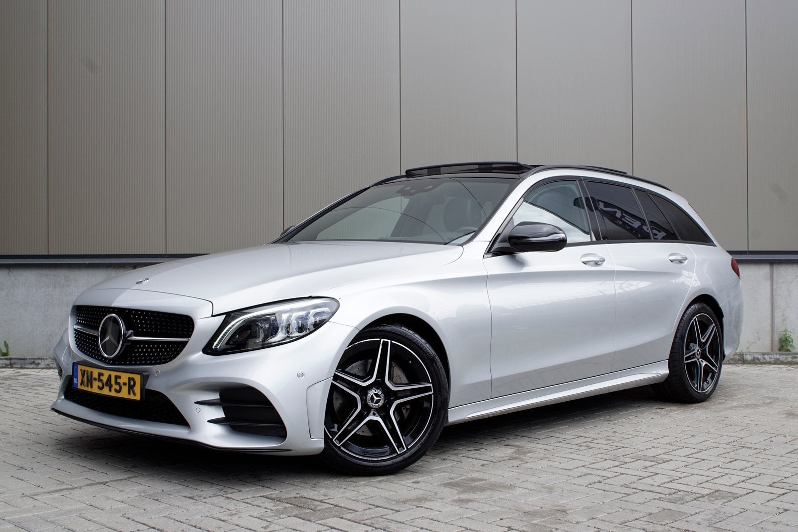Mercedes-Benz C200 | Pano | AMG | Adapt cruise | Sfeer |, Auto's, Mercedes-Benz, 1497 cc, 1800 kg, Zwart, 4 cilinders