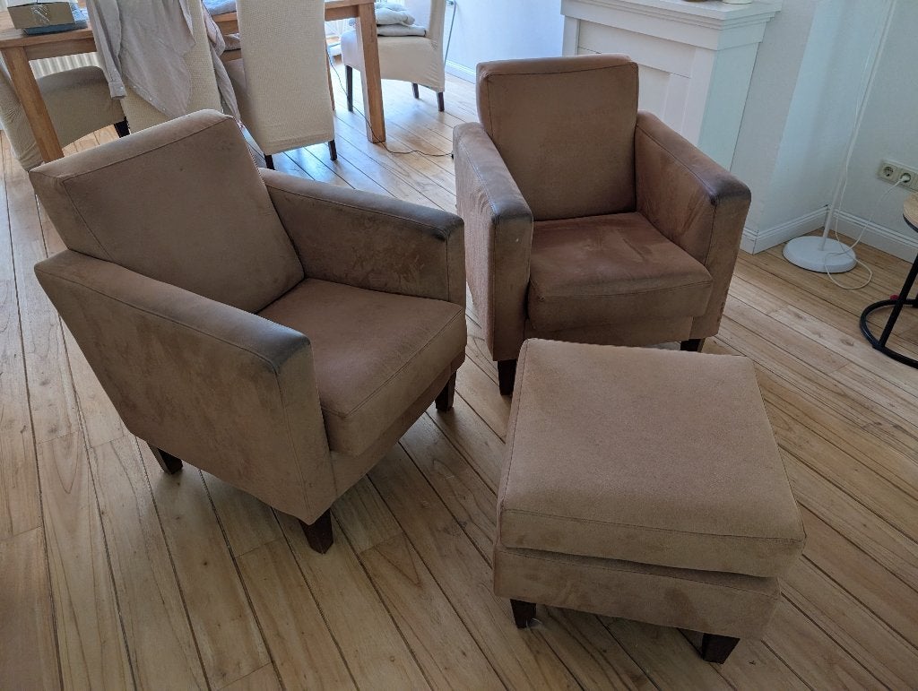 Te koop: bruine suède stoelen + hocker, Ophalen, Gebruikt, Twee, Bruin