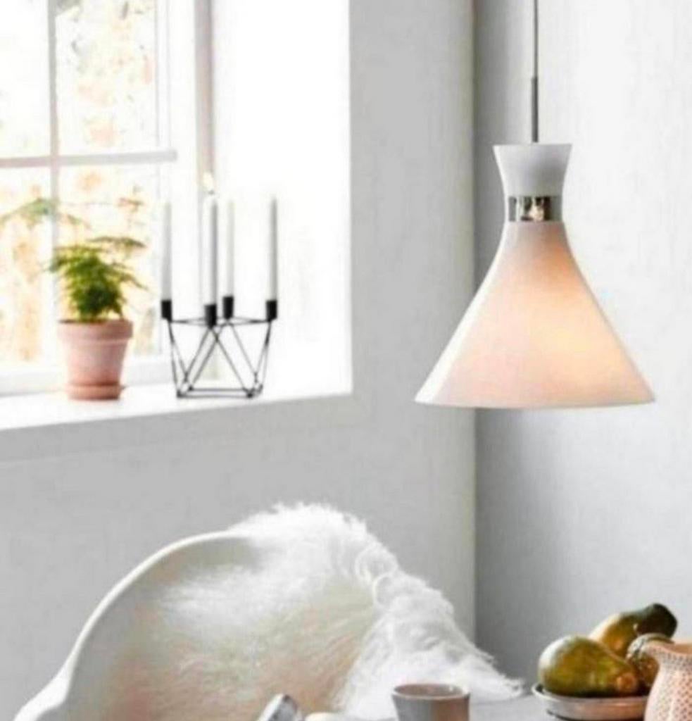 Witte glazen Nordlux hanglamp. Model Trompet., Huis en Inrichting, Lampen | Hanglampen, Ophalen of Verzenden, Zo goed als nieuw