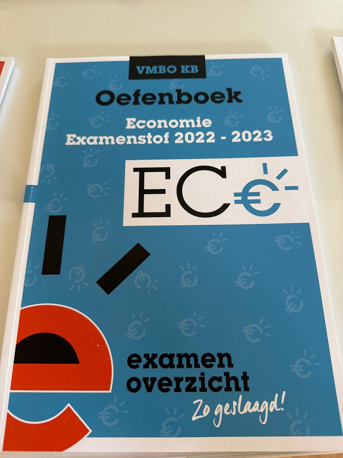 Oefenboek Economie Examenstof VMBO KB 2022-2023, Boeken, Ophalen of Verzenden, Zo goed als nieuw, VMBO, Economie
