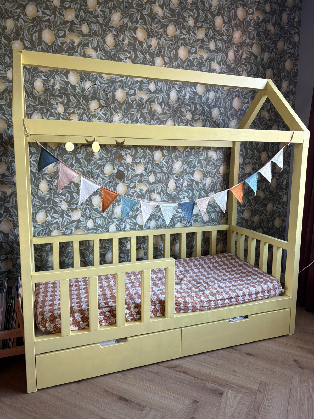 Manowoods Houtvankind bedhuis, Ophalen, 70 tot 85 cm, Zo goed als nieuw, Matras