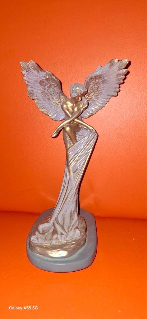 The angel beeldje van Benjamin victor van kunststof in zeer, Verzamelen, Beelden en Beeldjes, Ophalen of Verzenden, Zo goed als nieuw