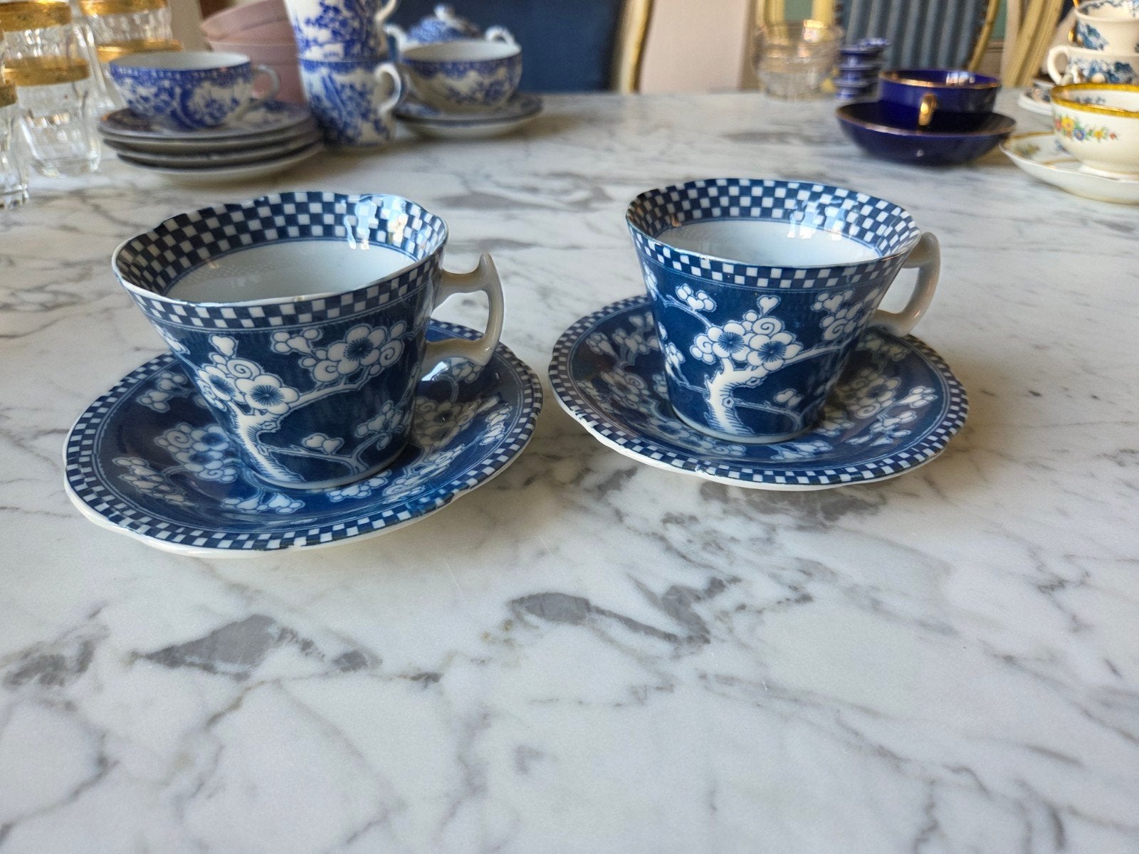 Set van 2 Delfts Blauwe Kop en Schotels met Bloemmotief, Antiek en Kunst, Ophalen