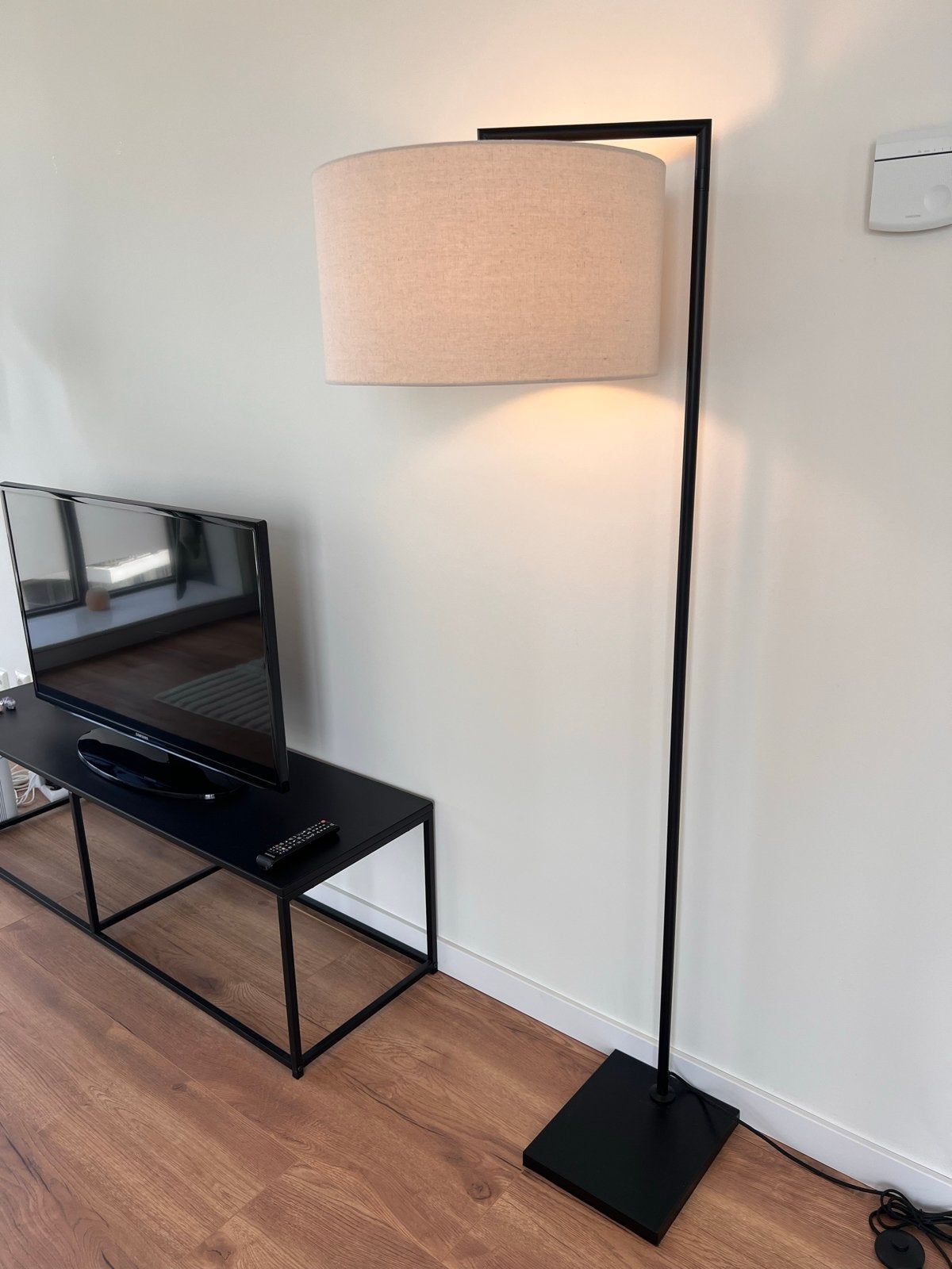 Zwarte vloerlamp met beige linnen kap van Rietveld - dimbaar, Ophalen, Zo goed als nieuw, Metaal, 150 tot 200 cm