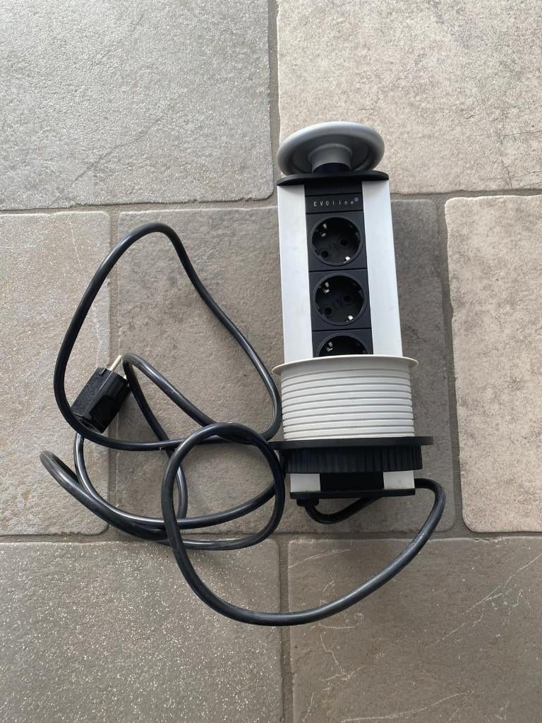 Stopcontacttoren: Evoline Port 3 stopcontacten, Ophalen of Verzenden, Zo goed als nieuw, Stopcontact
