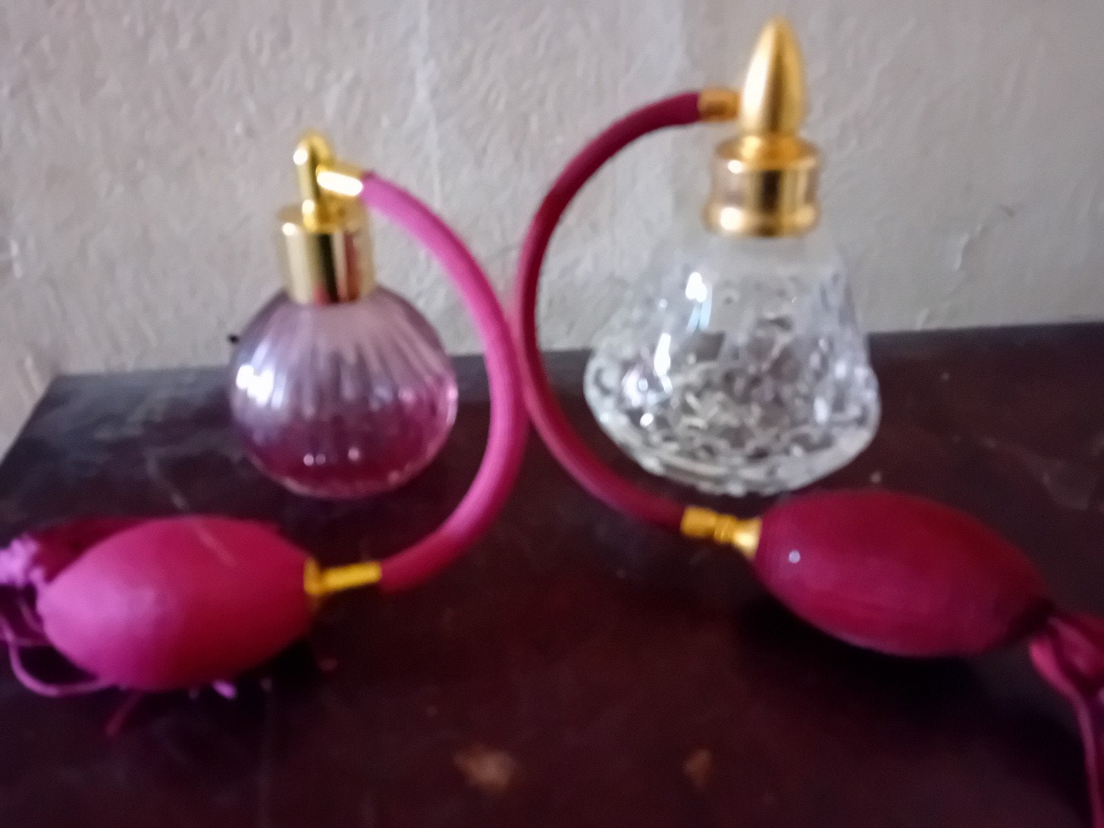 2x Vintage Parfum Spuiters Flesjes - Decoratief, Ophalen of Verzenden, Zo goed als nieuw