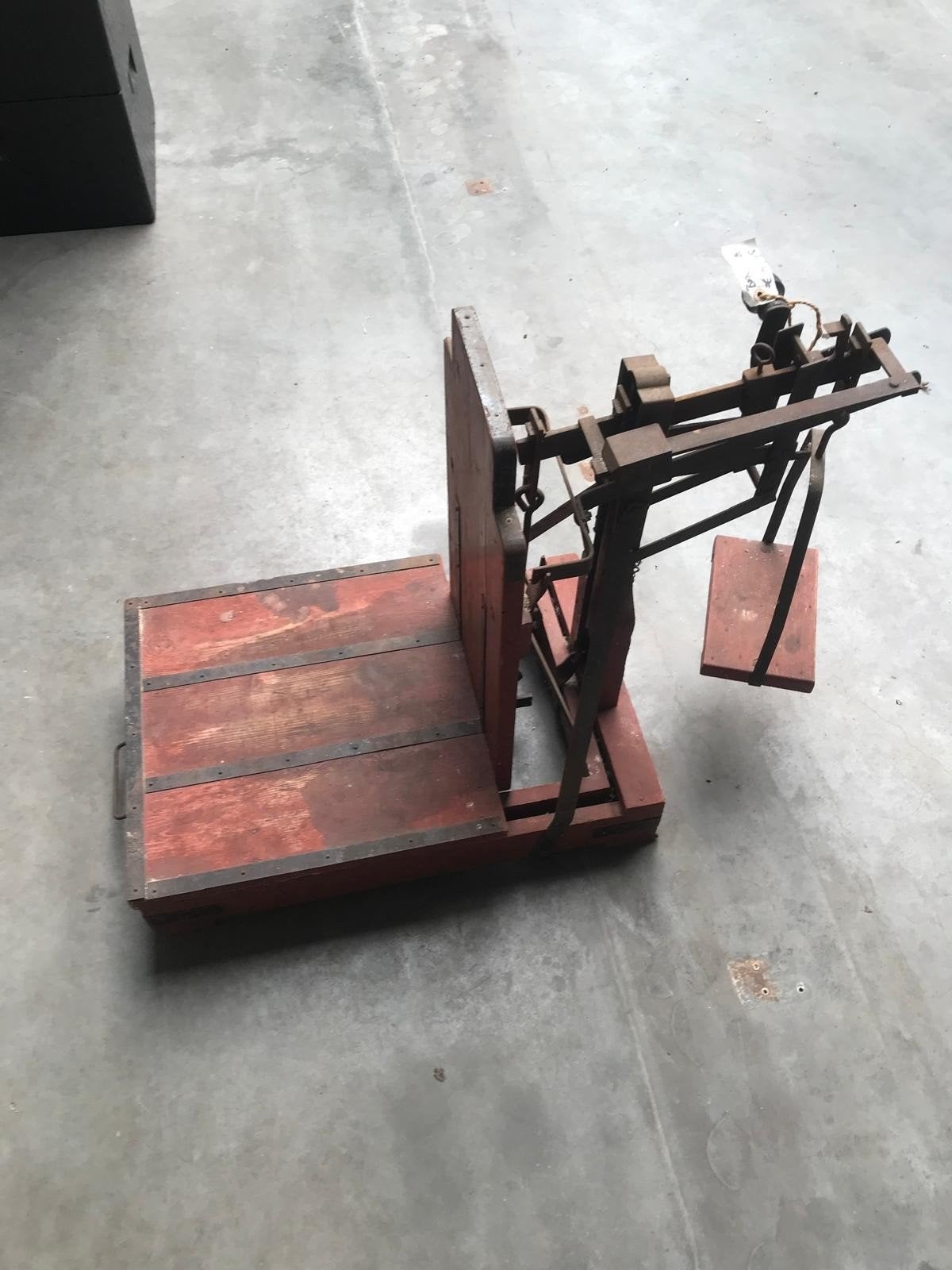 Antieke bascule weegschaal, Ophalen