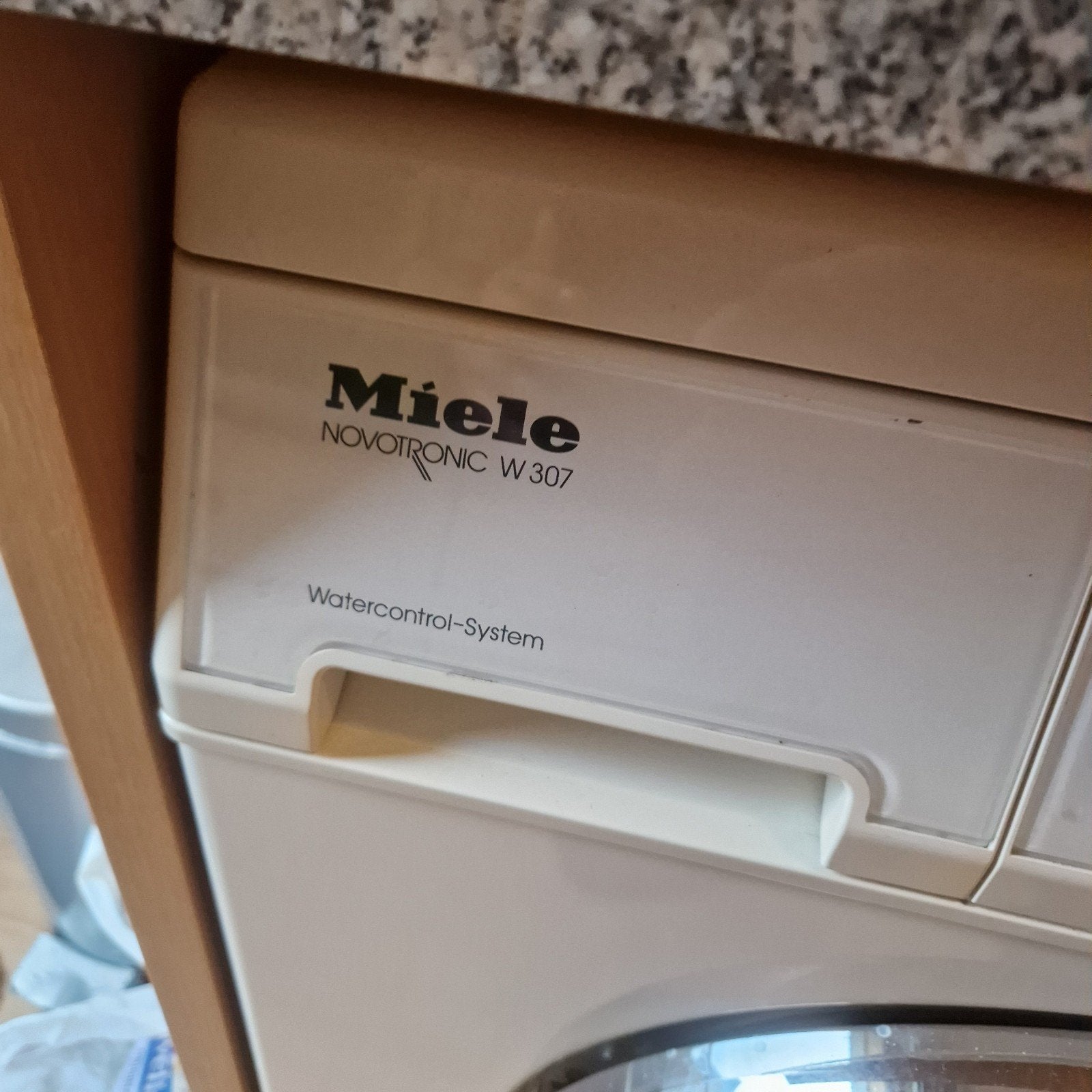 Foto 4 van Miele Novotronic W 307 Wasmachine - Betrouwbaar en Efficiënt