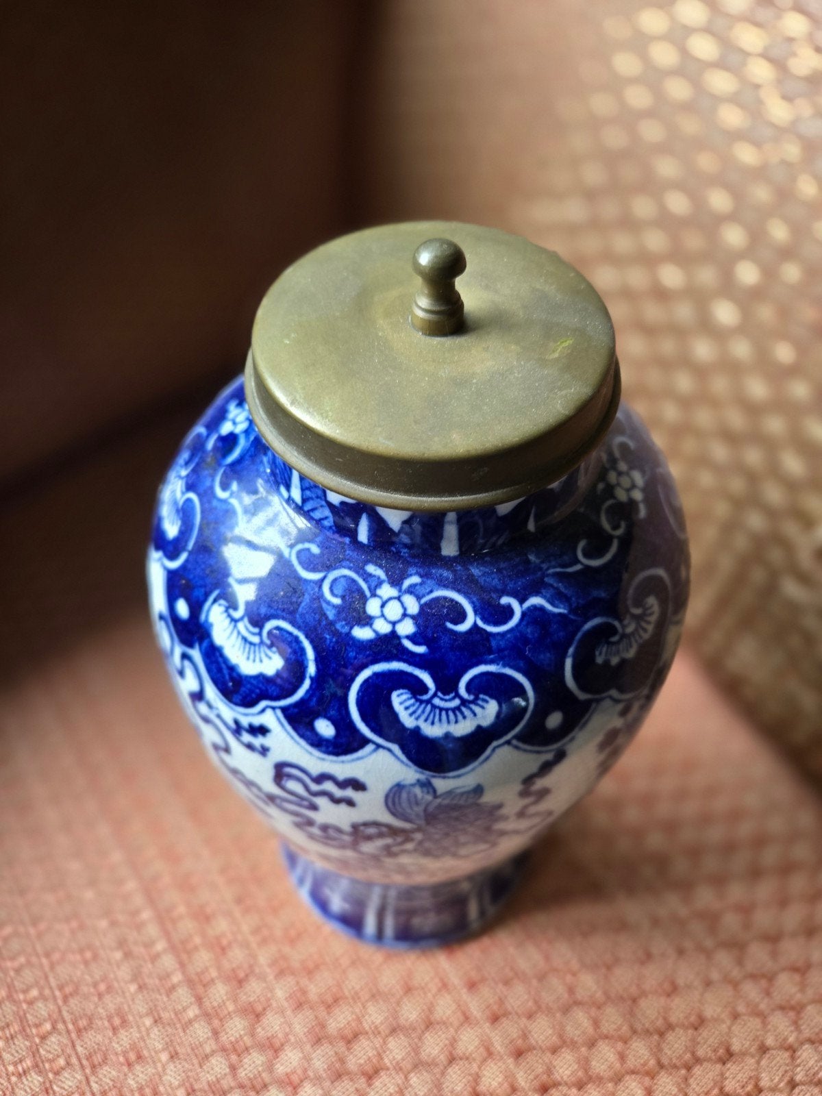 Chinese vaas met koperen deksel, Antiek en Kunst, Antiek | Vazen, Ophalen of Verzenden