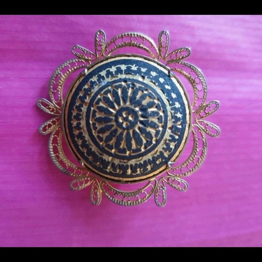 Vintage broche (Damascene Toledo style), Ophalen of Verzenden, Zo goed als nieuw, Overige materialen