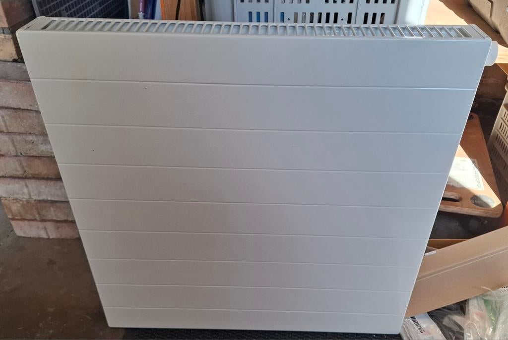 Nieuwe Radson radiator met lichte schade., Doe-het-zelf en Verbouw, Verwarming en Radiatoren, Ophalen, 30 tot 80 cm, 500 tot 800 watt