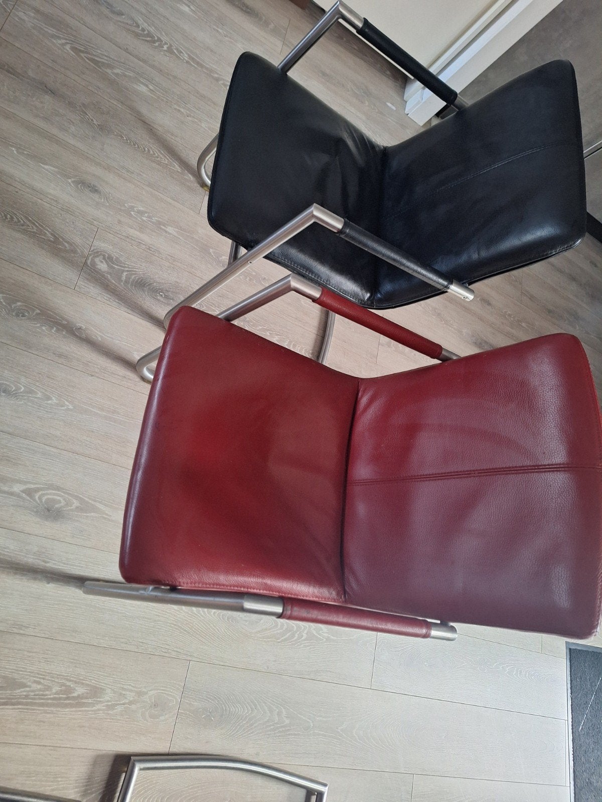 6 Leren Stoelen (4 Zwart, 2 Rood) - Per 4 of 6 te koop, Gebruikt, Zwart, Leer, Ophalen of Verzenden