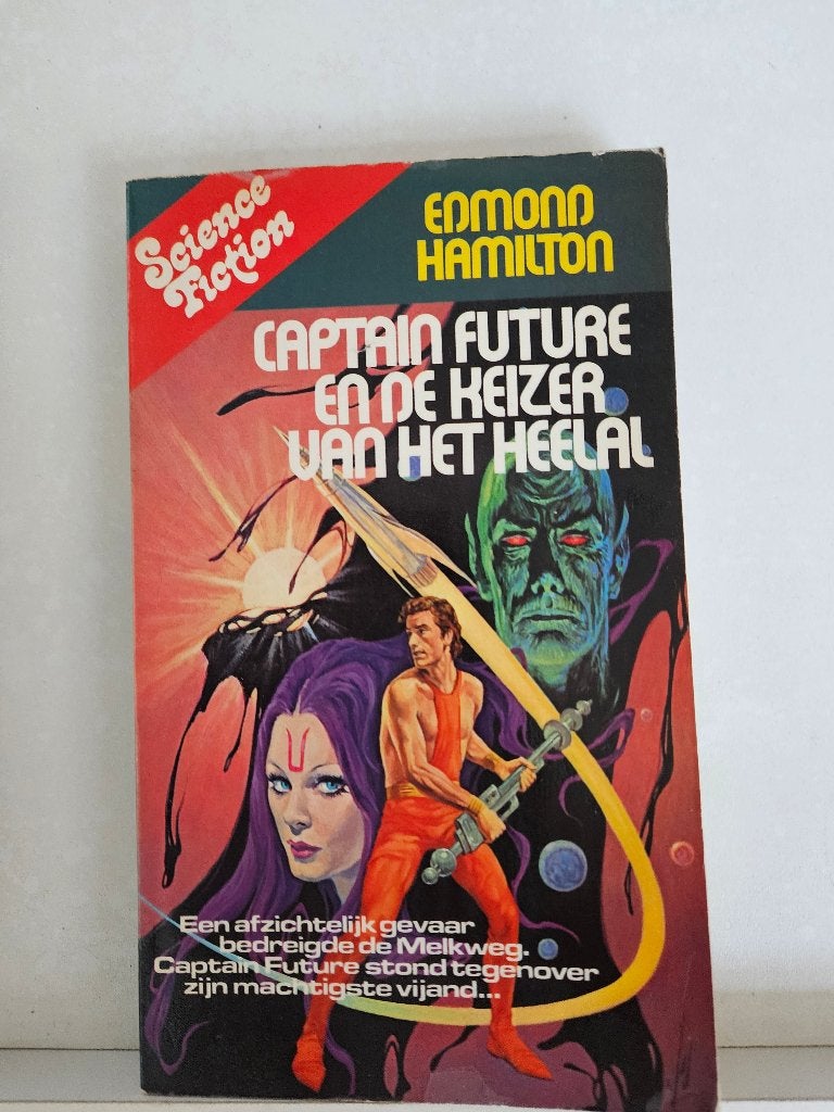 Edmond Hamilton - captain future en de keizer van het heelal, Ophalen of Verzenden, Gelezen