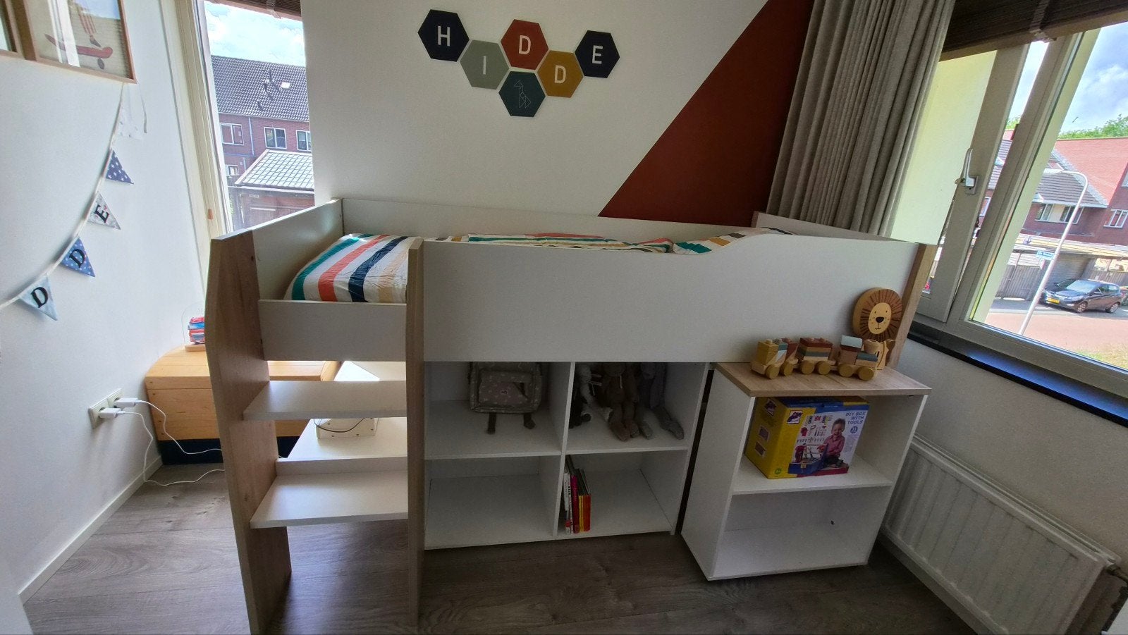 halfhoogslaper met uitschuifbaar bureau., Ophalen, Halfhoogslaper