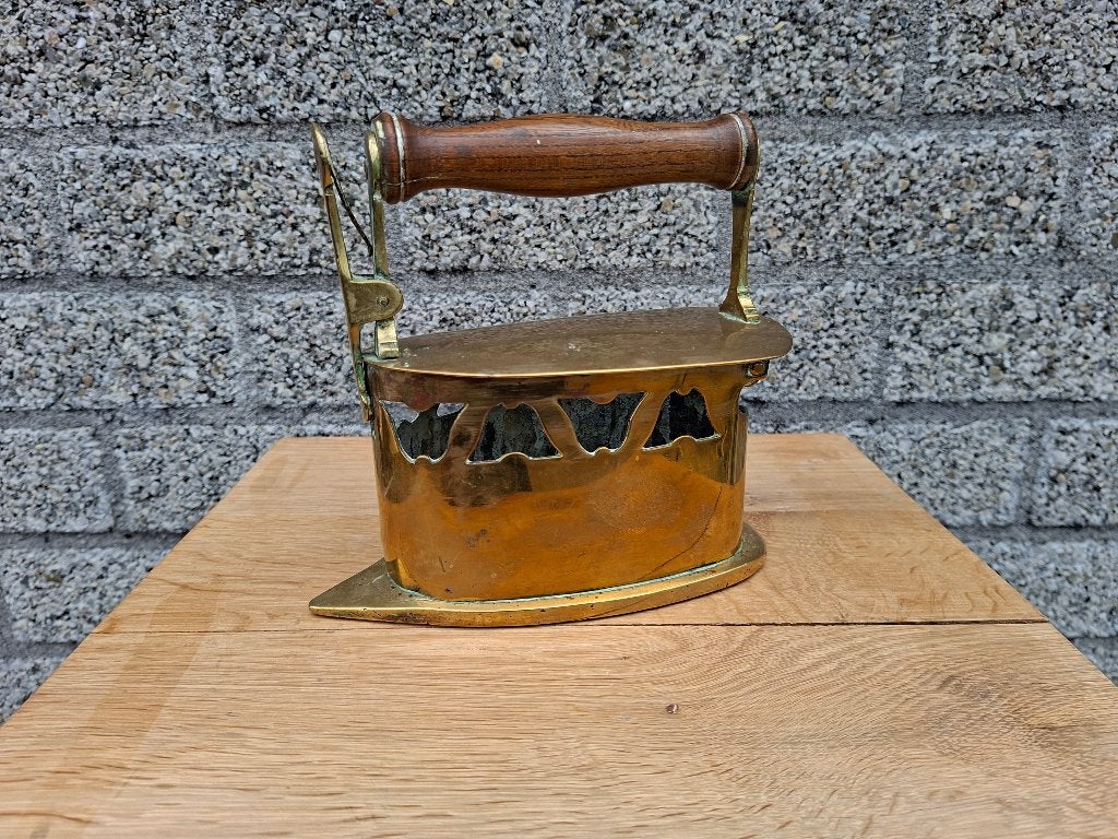 antieke messing kolenstrijkijzer /treurijzer, Ophalen of Verzenden