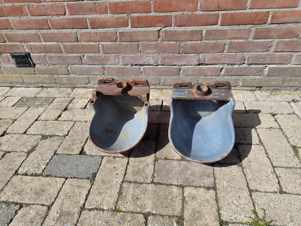 Drinkbakken troggen voor vee., Ophalen of Verzenden, Gebruikt