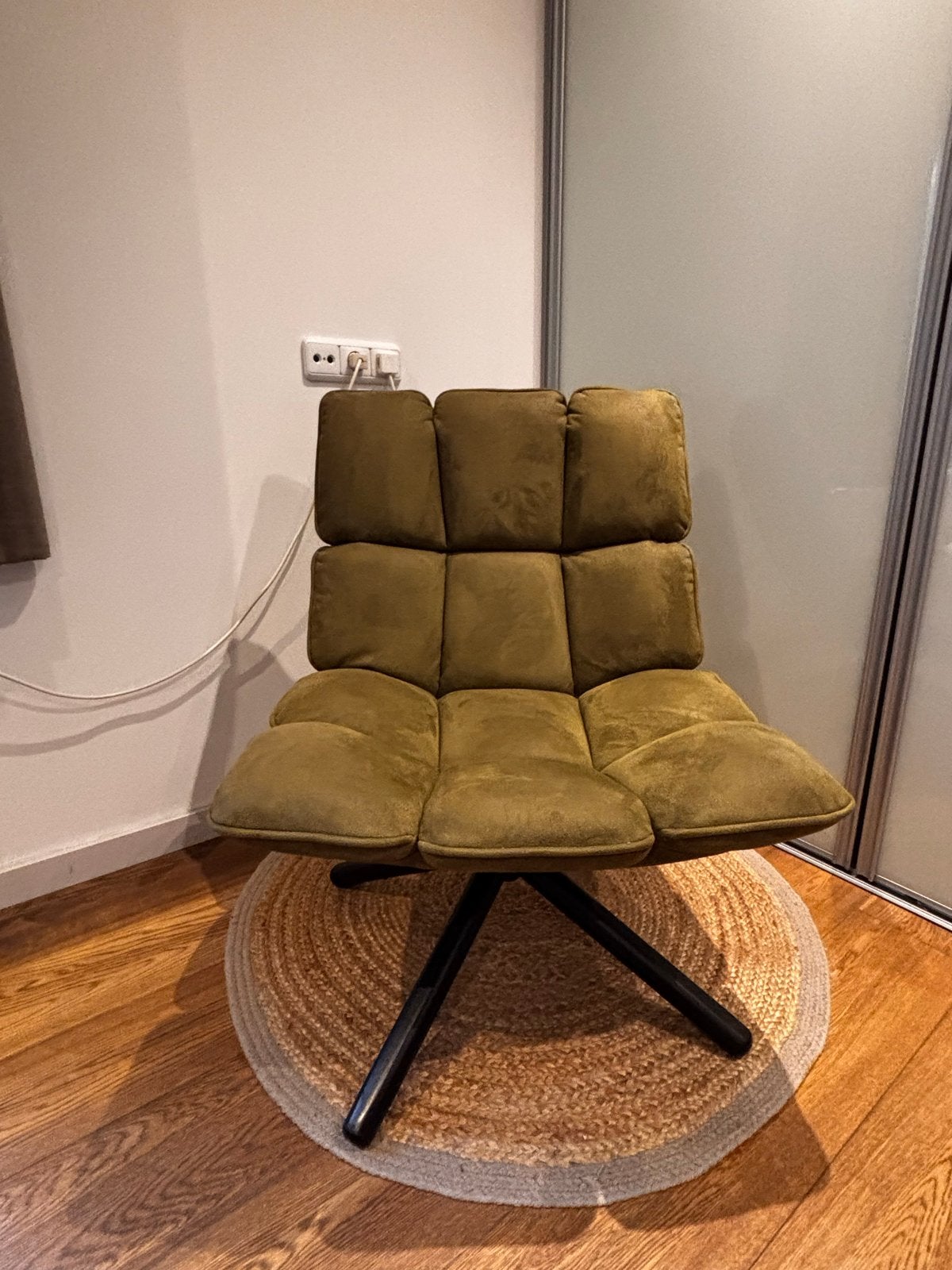 Comfortabele draaibare fauteuil in olijfgroen, Ophalen, Overige kleuren, Zo goed als nieuw, Eén