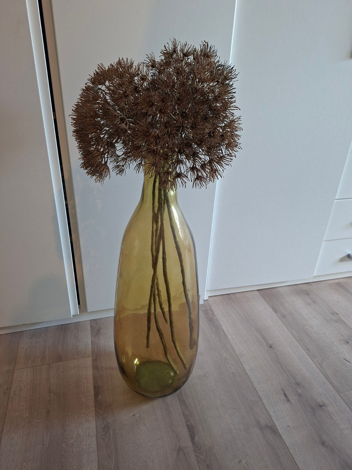 80 cm hoge glazen vaas met berenklauw (kunst), Ophalen, Inclusief droogbloemen, Bruin, Glas