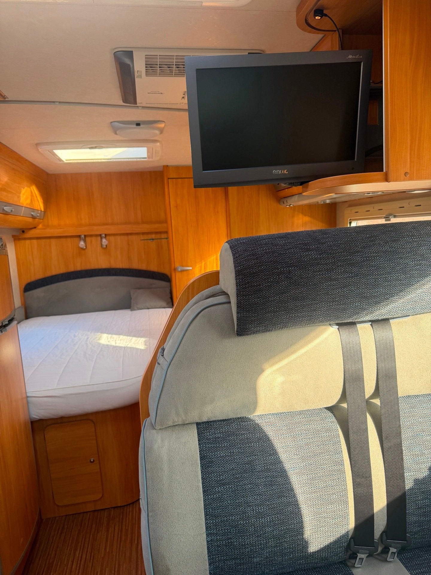 Foto 22 van Adria Coral S 680 ST LUCHTVERING / AIRCO / OYSTER SCHOTEL +