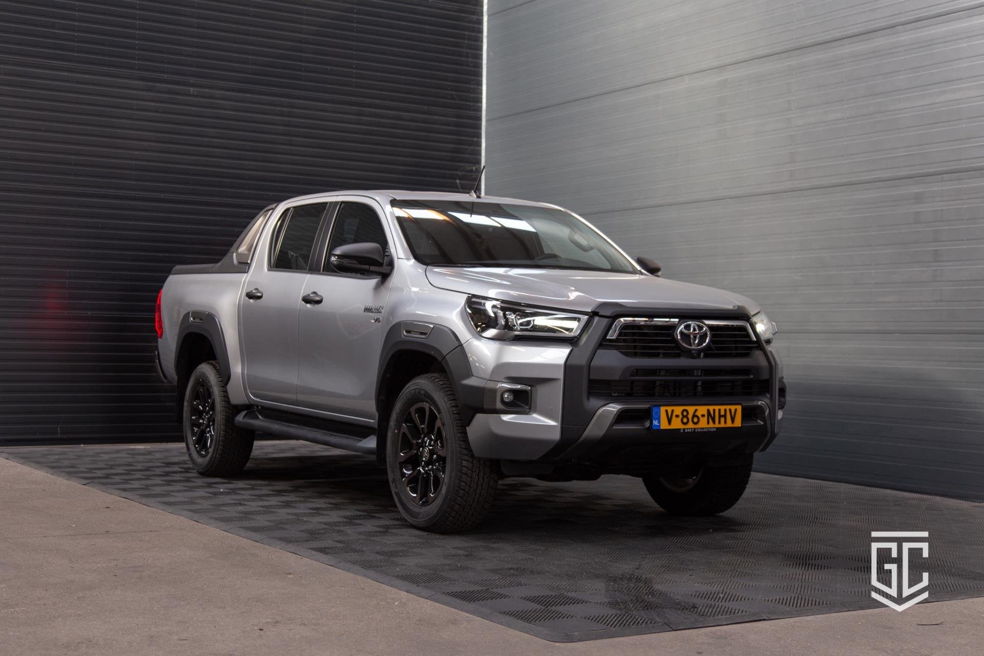 Toyota HiLux 4.0 Double Cab Adventure, Automaat, 238 pk, Stof, Zwart