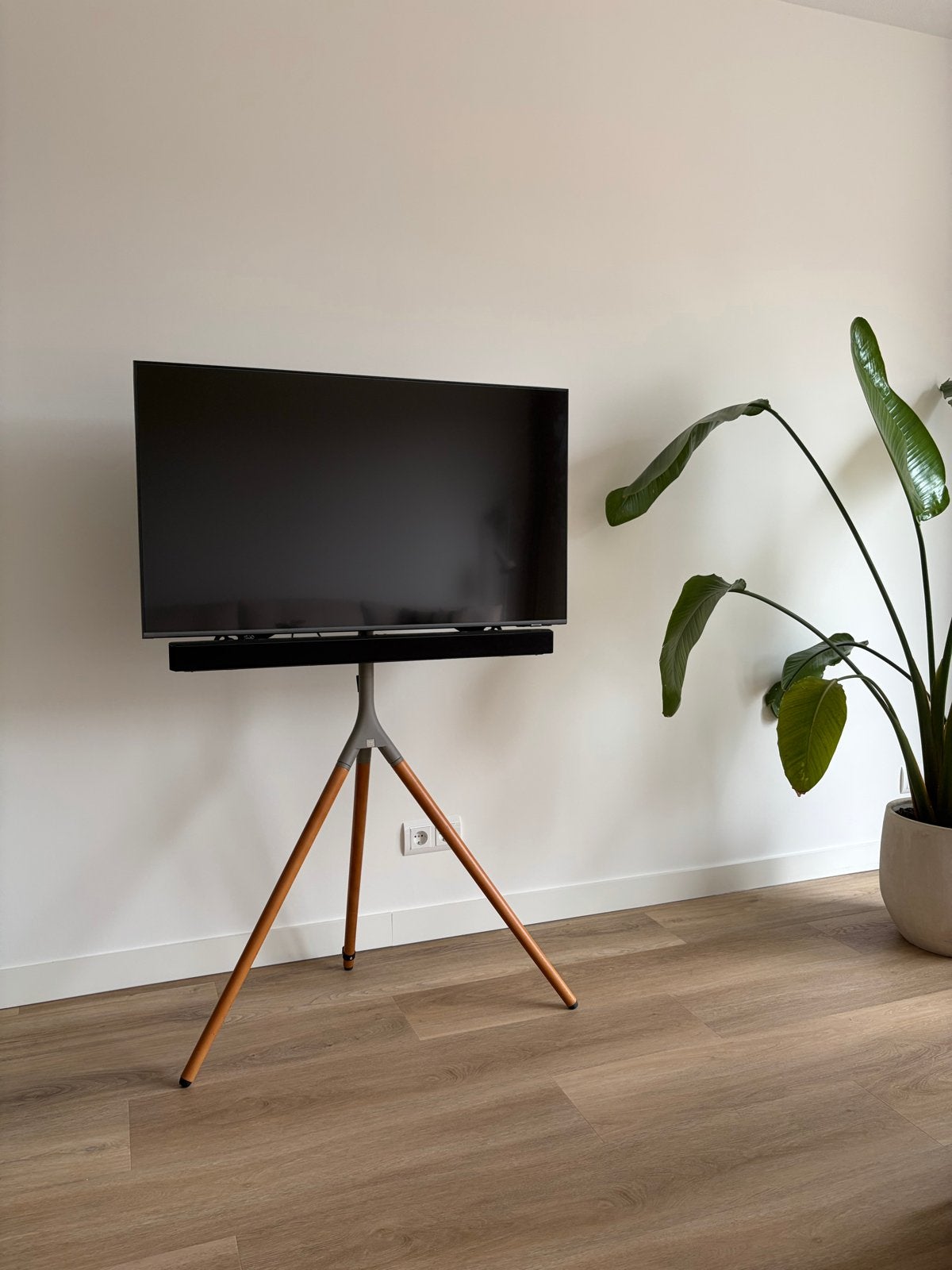 One For All WM7471 TV Standaard - Houten Driepoot, Ophalen, Zo goed als nieuw