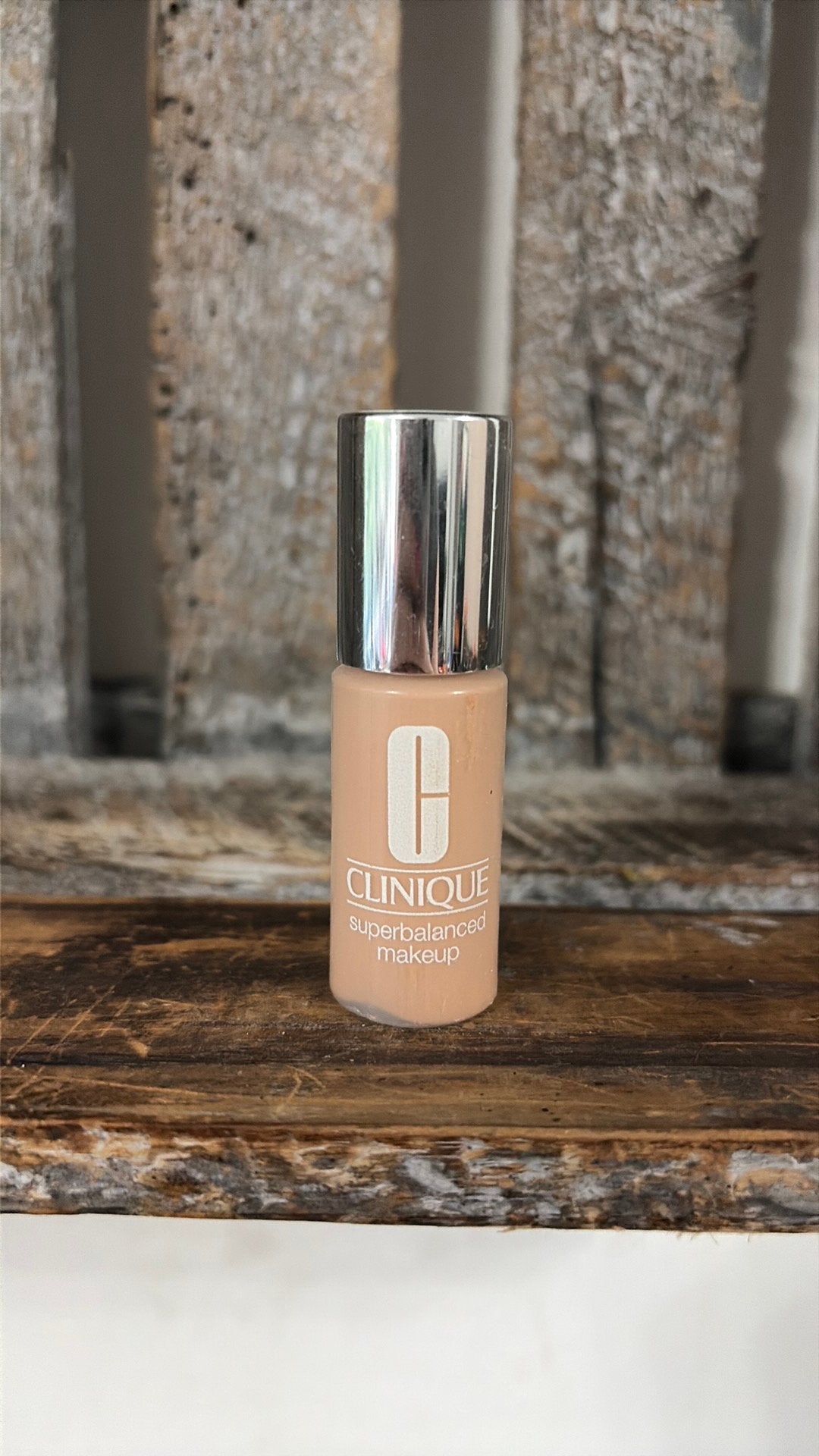 Clinique Super Balanced Foundation 07, Ophalen of Verzenden, Zo goed als nieuw, Beige, Gehele gezicht