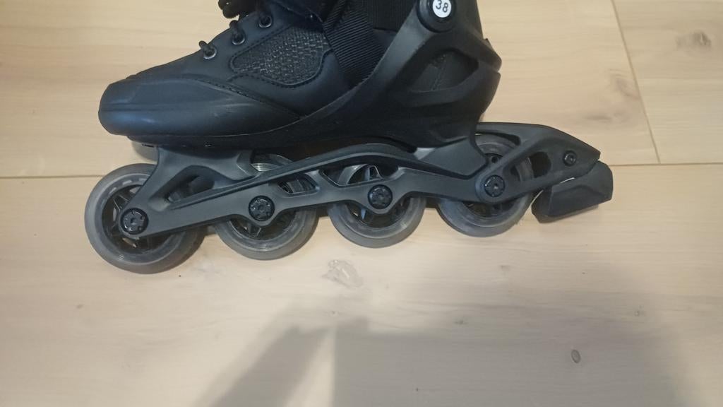 Fitness skates volwassenen Fit100 zwart zilver maat 38, Sport en Fitness, Skeelers, Dames, Zo goed als nieuw, Inline skates 4 wielen