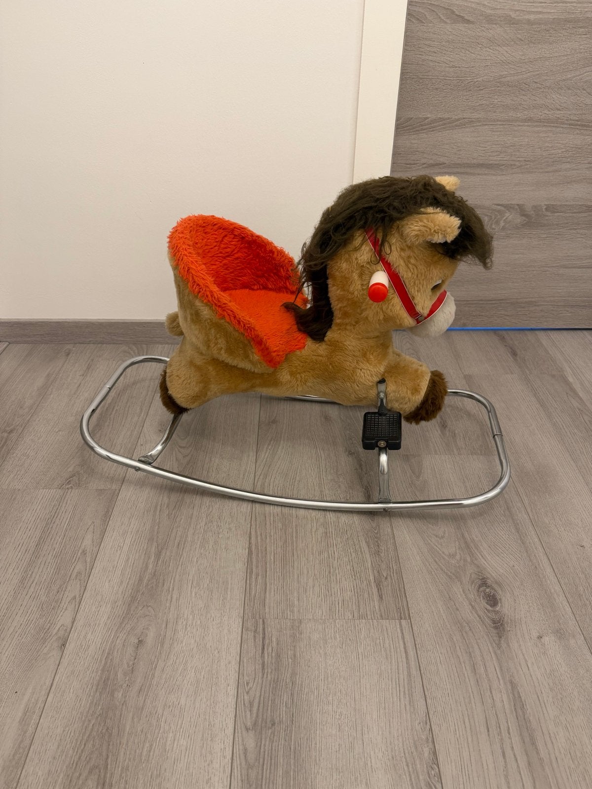 Schattig hobbelpaard voor uren speelplezier, Ophalen of Verzenden, Gebruikt, Jongen of Meisje