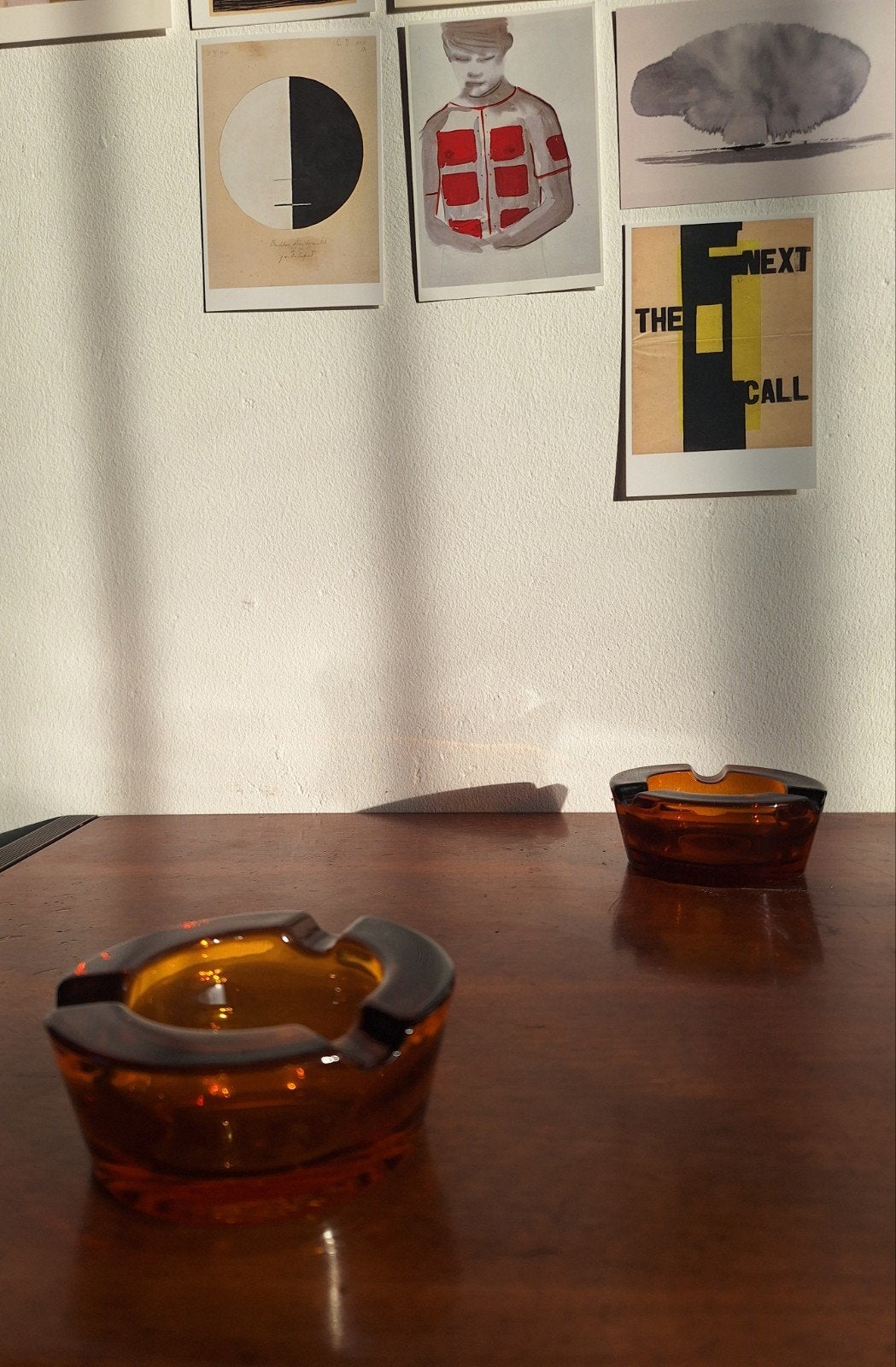 2 asbakjes van amberkleurig dik glas, Verzamelen, Retro, Ophalen of Verzenden
