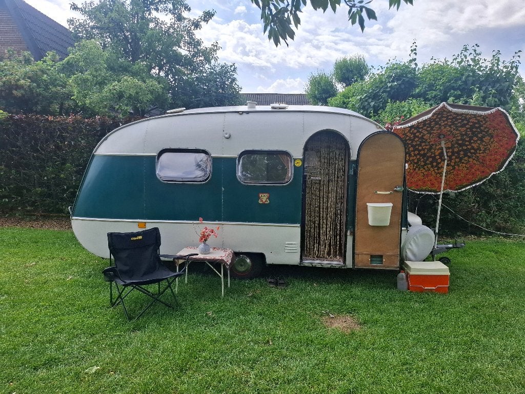 Caravan vintage 1968. Van binnen hout, van buiten aluminium, Overige merken, Dwarsbed, Particulier, 500 - 750 kg