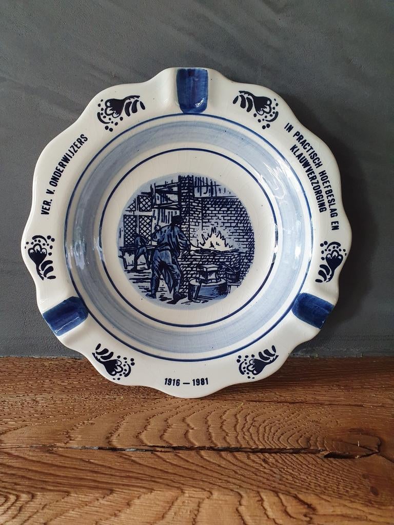 Mooie Delftsblauwe asbak ver.v onderwijzers, Ophalen of Verzenden, Zo goed als nieuw, Asbak