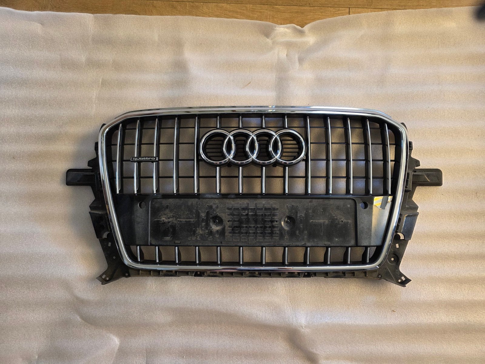Audi Q5 Grill - Origineel en in goede staat, Ophalen, Gebruikt, Voor, Audi