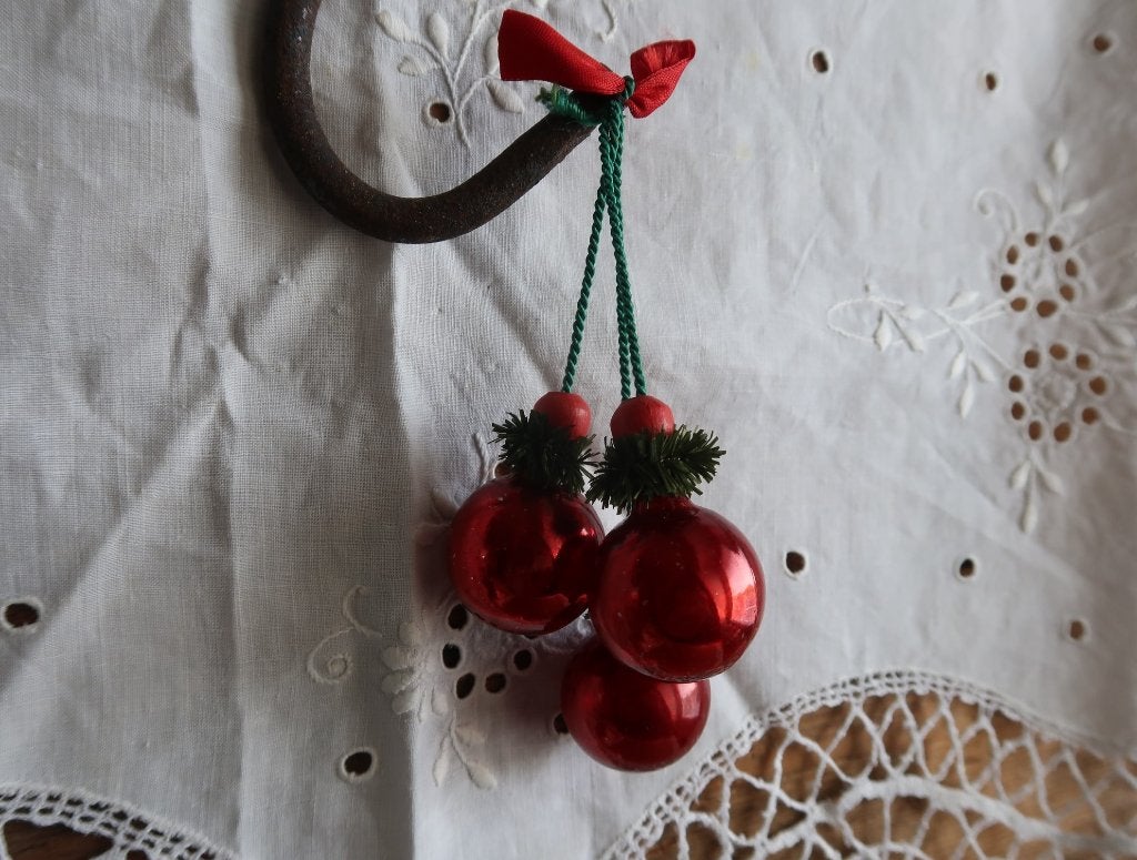 Oud antiek kleine kerstballen rood zilver blauw feather tree, Ophalen of Verzenden, Gebruikt