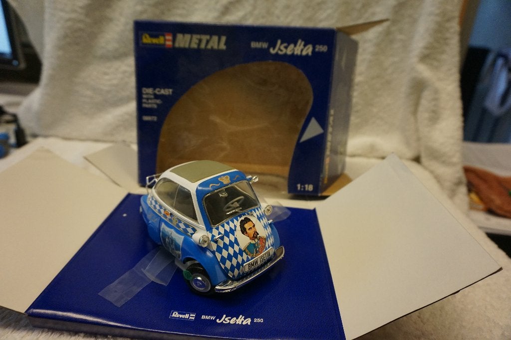 BMW Isetta 250 King Ludwig Revell 1:18', Ophalen of Verzenden, Zo goed als nieuw, Auto, Revell