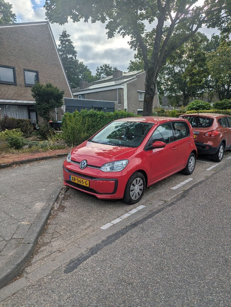 Volkswagen up! 1.0 60PK 5D BMT 2018 Rood, Auto's, Voorwielaandrijving, Stof, Up!, 4 stoelen