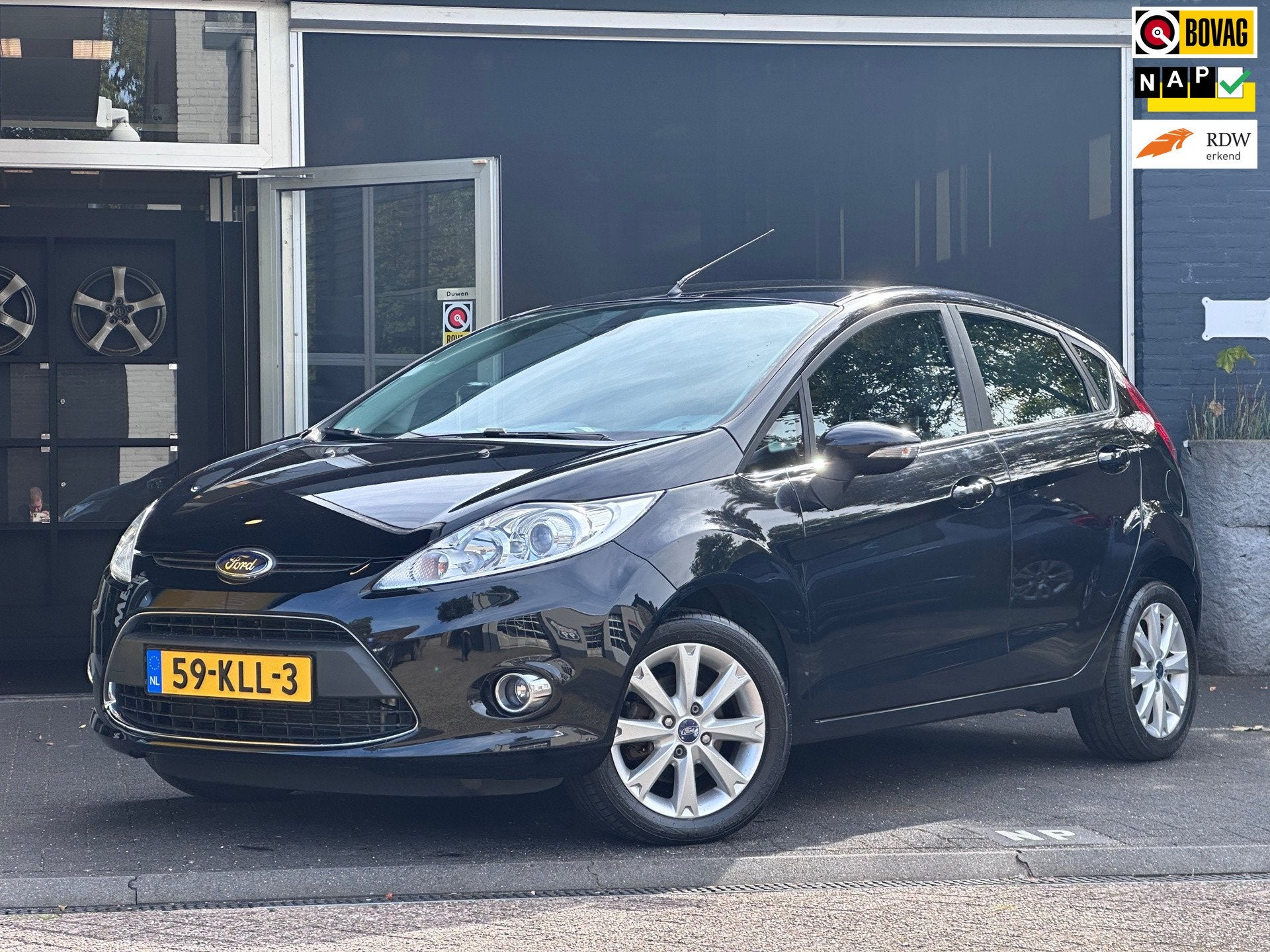 Ford Fiesta 1.6 Ghia CLIMA / CRUISE / NAP, Auto's, Stof, Zwart, Origineel Nederlands, Bedrijf