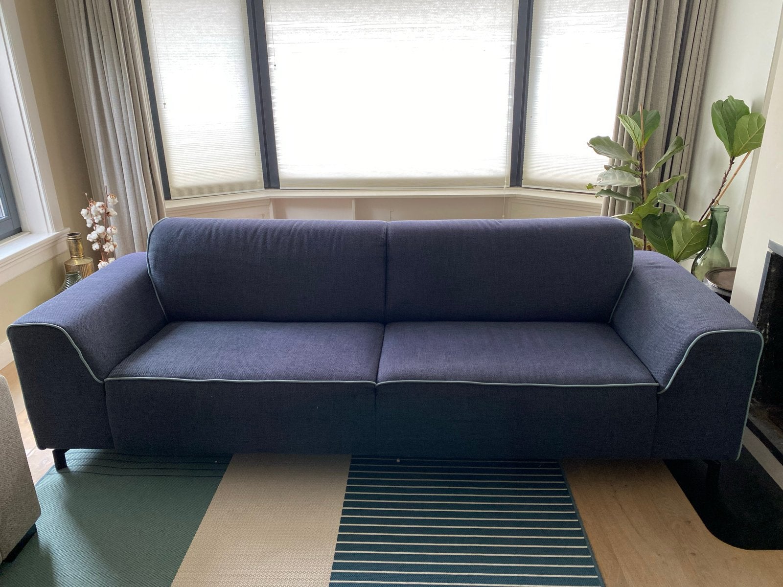 Navy blauwe bank met lichtblauwe bies - 255cm breed, Ophalen, 250 tot 300 cm, Gebruikt, Driepersoons