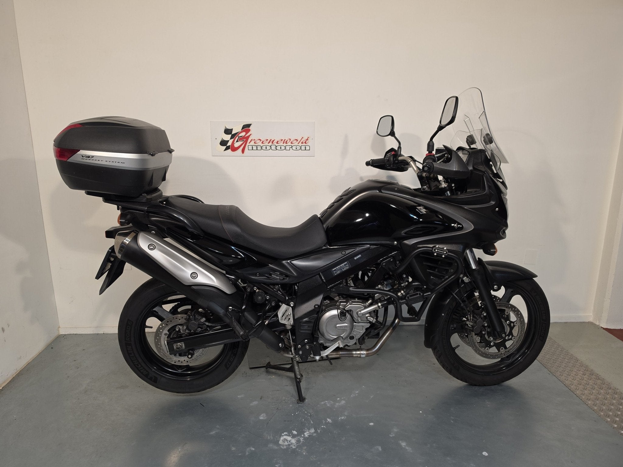 Suzuki V-Strom 650 V Strom 650 A, V-Strom 650 , 31133 km , v, Toermotor, Onbekend
2614 GS  Delft, Onbekend, Info@groenewold.nl