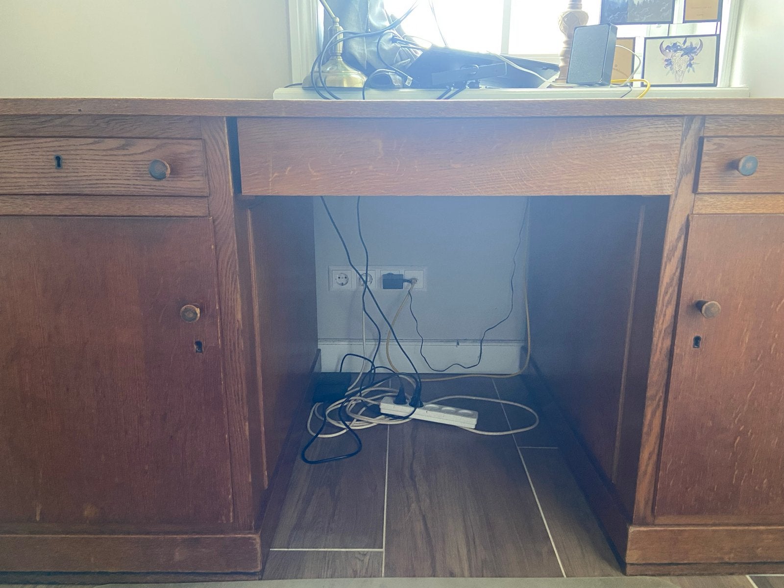Vintage houten bureau met opbergruimte, Huis en Inrichting, Bureaus, Ophalen, Overige typen, Gebruikt, Overige merken