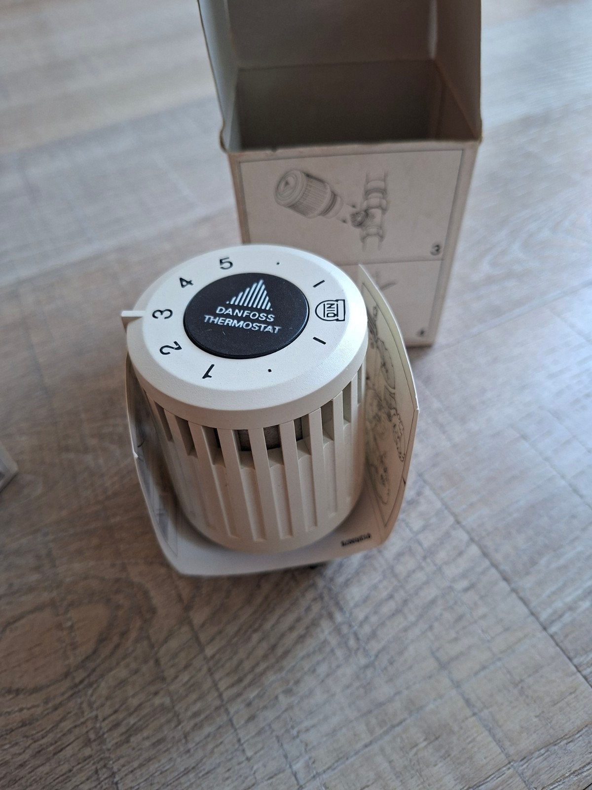 2x New Old Stock Danfoss RAV-N thermostaatkop €40, Doe-het-zelf en Verbouw, Verwarming en Radiatoren, Ophalen of Verzenden, Nieuw